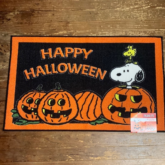 Peanuts Other - Snoopy peanuts Halloween 🎃 accent rug